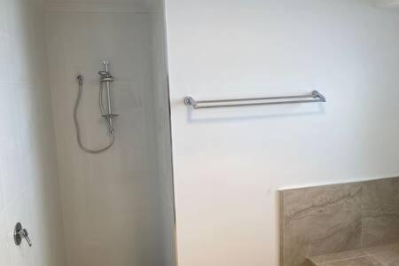 Spacious Modern Home Outstanding Views Sleeps 9 Hobart Eksteriør bilde
