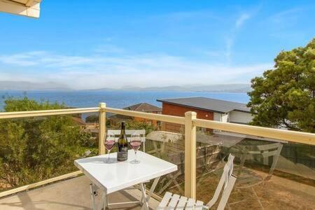 Spacious Modern Home Outstanding Views Sleeps 9 Hobart Eksteriør bilde