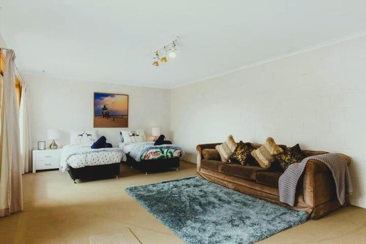 Spacious Modern Home Outstanding Views Sleeps 9 Hobart Eksteriør bilde