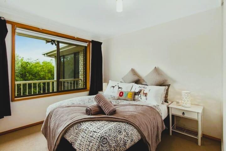 Spacious Modern Home Outstanding Views Sleeps 9 Hobart Eksteriør bilde